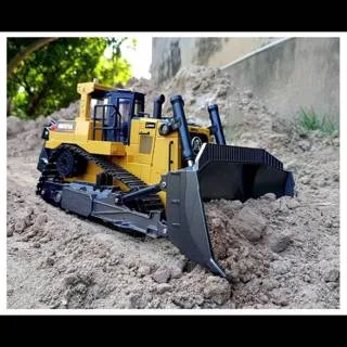 Huina 1554 RC Bulldozer — 11 Function 1:16 Construction Model